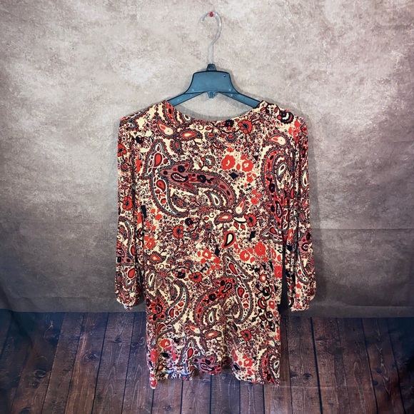 ChaCha Vente Size 1X Paisley Knit Top w/sequin embellished neck line-EUC - Picture 2 of 3